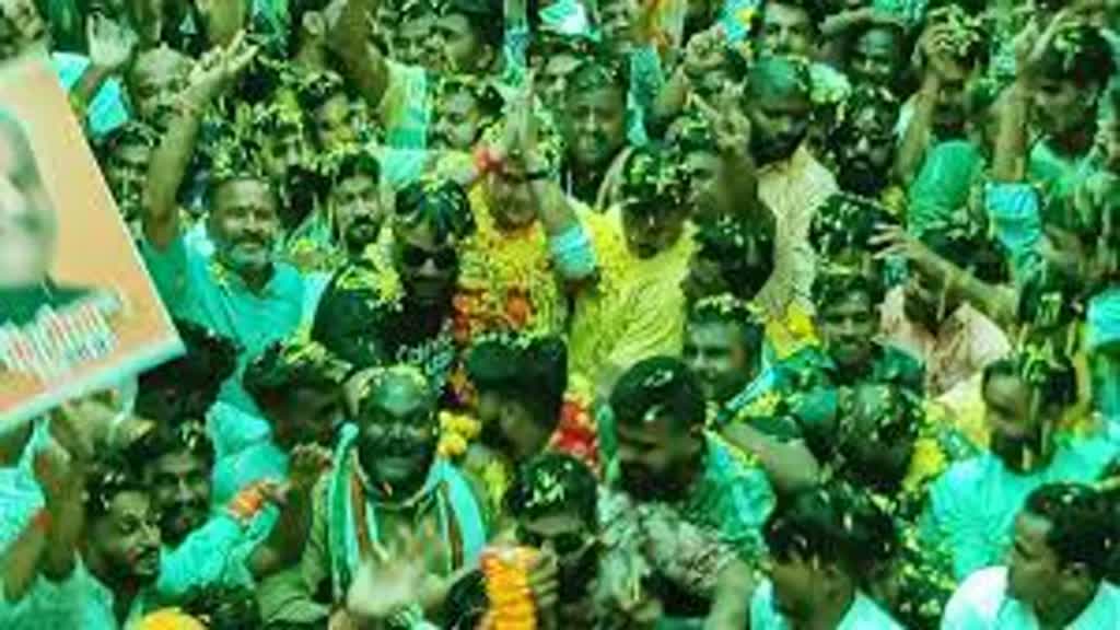 बुरहानपुर में हर्षवर्धन सिंह चौहान सहित सोलह प्रत्याशियों ने लिए नामांकन फार्म