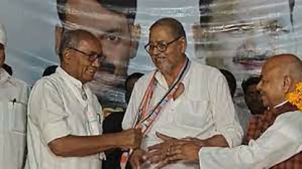 ग्वालियर में बीजेपी के लगा फिर झटका, पूर्व भाजपा विधायक हजारों समर्थकों के साथ कांग्रेस में शामिल