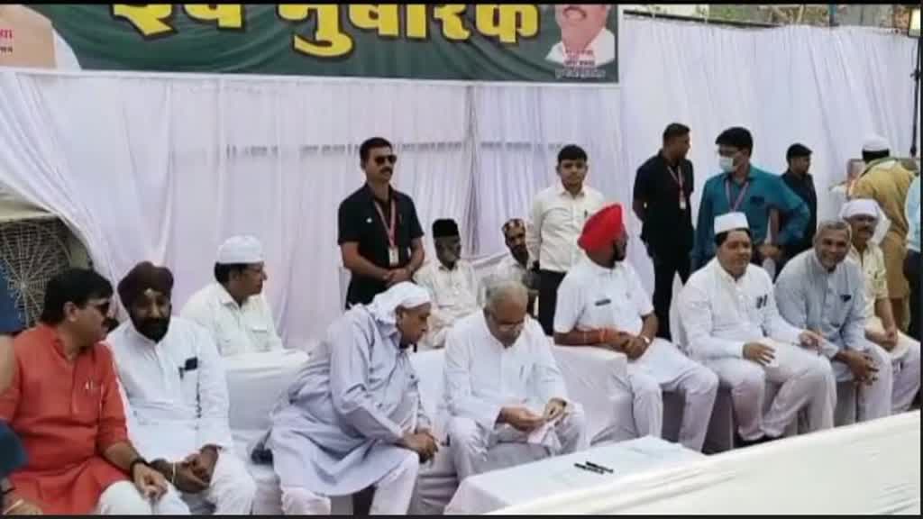 CM BHUPESH BAGHEL: EID ईदगाह भाटा मस्जिद में अदा की गई नमाज, सीएम भूपेश बघेल ने नमाजियों से गले लगकर दी बधाई