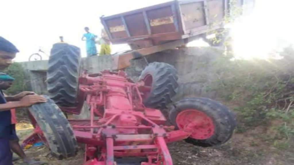 CG News : बलरामपुर में तेज रफ्तार ट्रैक्टर पलटी, मौके पर हुई ड्राइवर की मौत....