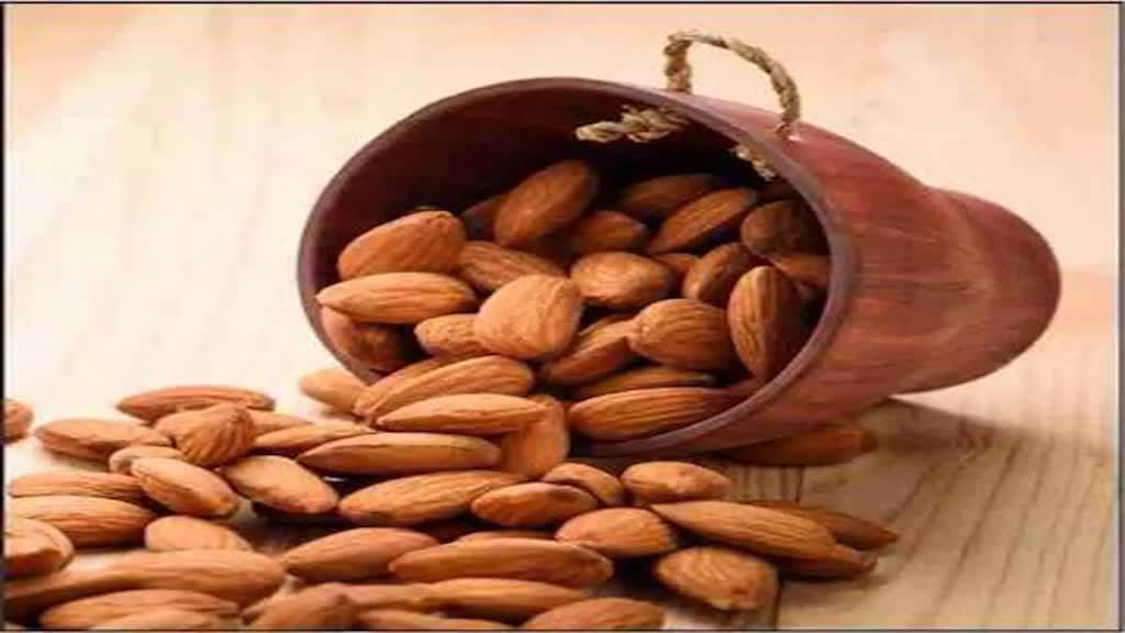 Health News: पोषक तत्वों से भरपूर होता है बादाम, लेकिन अधिक मात्रा में सेवन से सेहत को हो सकते हैं बड़े नुकसान  