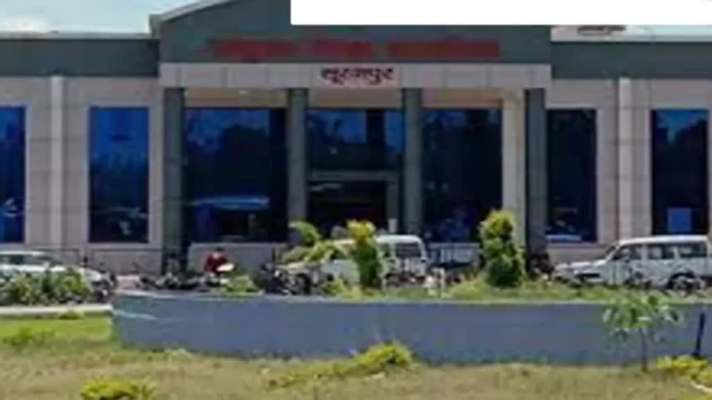 CG NEWS :घूस लेते हुए वीडियो हुआ वायरल, कलेक्टर ऑफिस के दो कर्मचारी को धोना पड़ा नौकरी से हाथ..