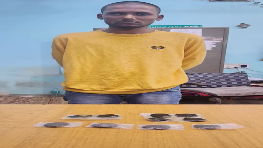 CG NEWS : रायपुर में चरस के साथ आरोपी गिरफ्तार,आरोपी चरस बेचने के लिए ग्राहक का कर रहा था तलाश