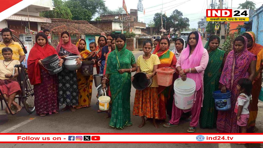 पेयजल को लेकर महिलाओं का फूटा गुस्सा, खाली बर्तनों के साथ प्रशासन के खिलाफ किया प्रदर्शन