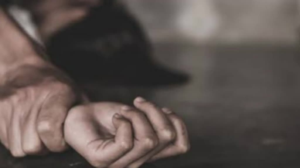 CG NEWS :  गाँव के आक्रोशित लोगो ने थाने का किया घेराव ,पांच साल की नाबालिक बच्ची से दुष्कर्म 