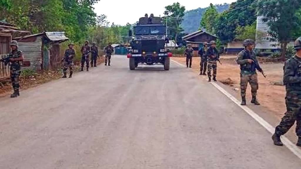 मणिपुर में फिर भड़की हिंसा, बढ़ते तनाव को देखते हुए सरकार ने किया इंटरनेट बैन