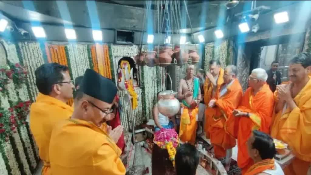 महाकालेश्वर मंदिर पहुंचे नेपाल पीएम, प्रचंड ने लिया बाबा महाकाल का आशीर्वाद