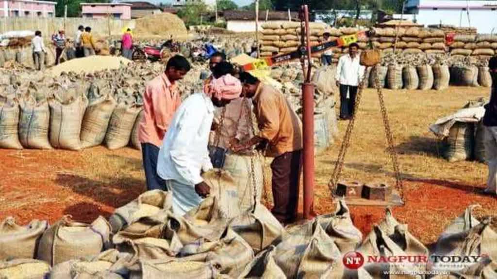 CG NEWS : छत्तीसगढ़ में किसानों को टोकन नही मिलने से आक्रोश, धान खरीदी केंद्र के गेट में ताला लगाकर किया बहिष्कार....