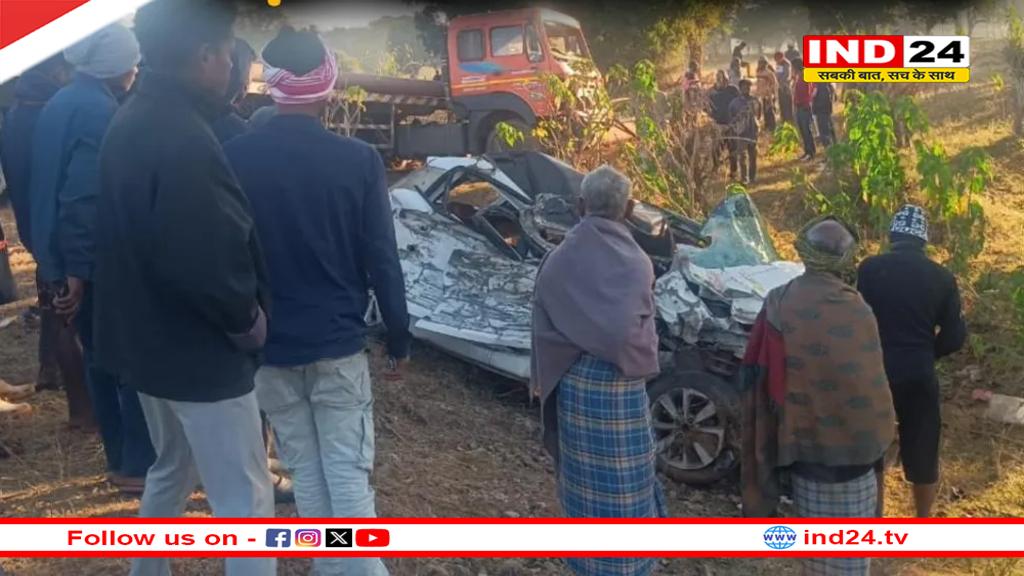 खड़े ट्रेलर से टकराई तेज रफ्तार कार,एक ही गांव के 5 लोगों की मौके पर मौत