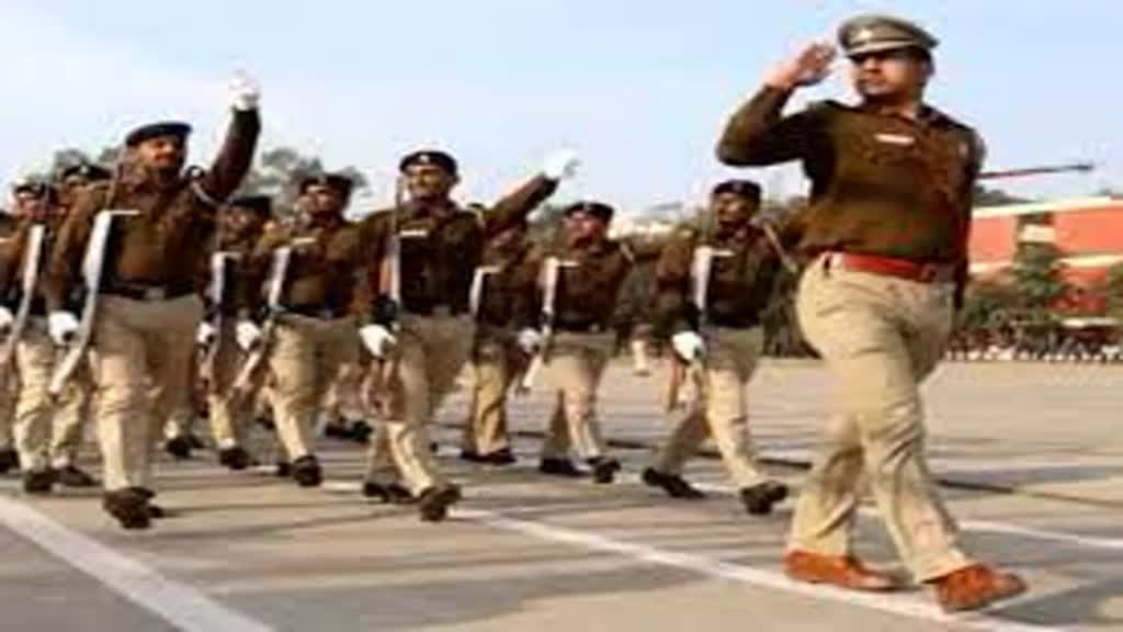 पुलिस कांस्टेबल के 12 हजार पदों पर निकली भर्ती, महिला और पुरुष दोनों कर सकते हैं आवेदन