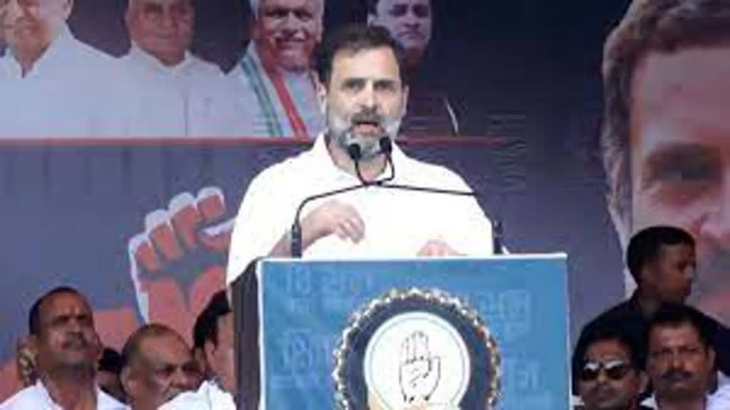 राहुल गांधी शाजापुर के पोलायकला में बोले- ये विचारधारा की लड़ाई है, एक तरफ गांधीजी दूसरी तरफ गोडसे