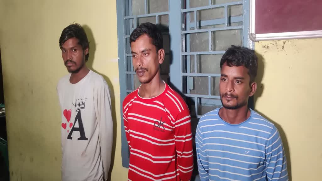 CG NEWS : अवैध संबंध के चलते आरोपी गोलू ने चाकू मारकर की थी, हत्या मामले में 3 फरार आरोपी गिरफ्तार