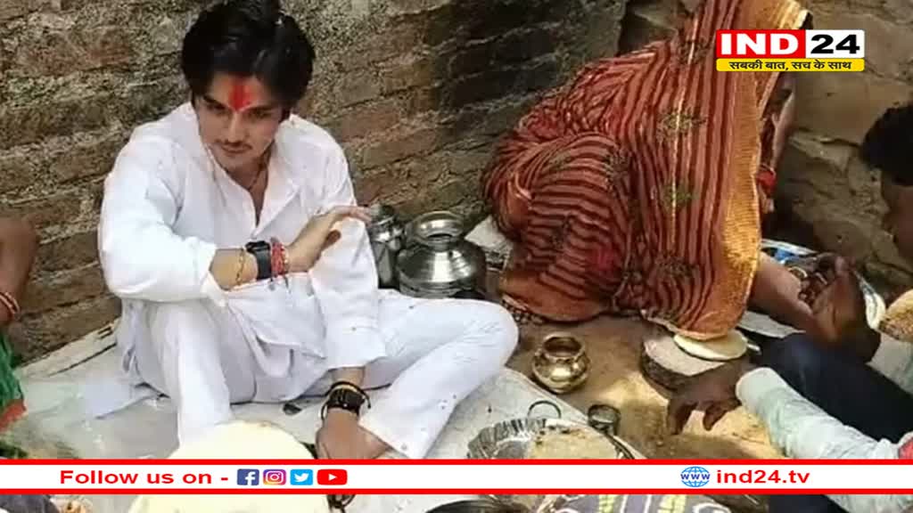 आदिवासी परिवार के यहां महाआर्यमन सिंधिया ने खाई चूल्हे की रोटी, बोले– मुझे बहुत पसंद है