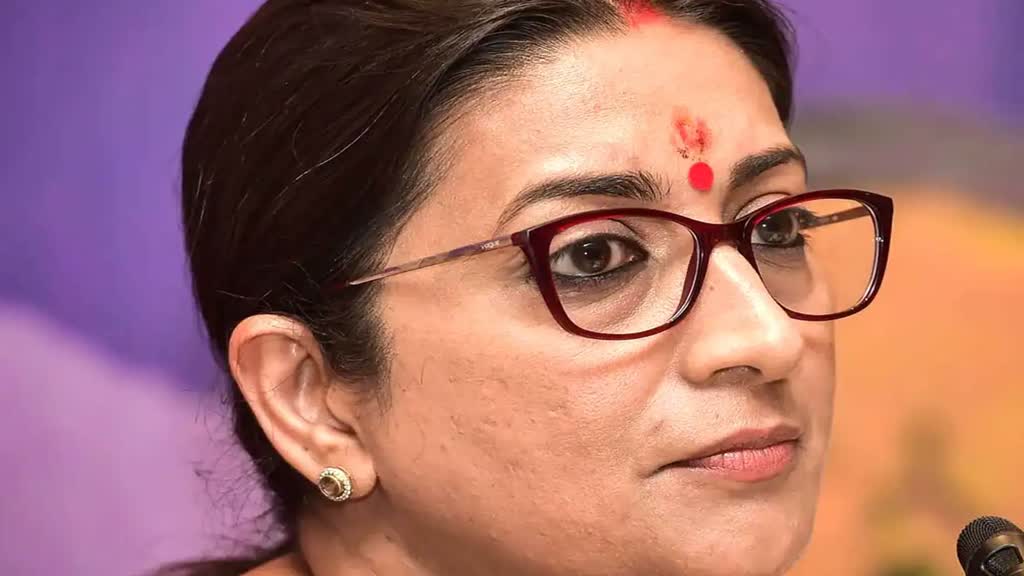 केंद्रीय मंत्री स्मृति ईरानी ने विपक्ष पर साधा निशाना, बोली- भेड़िए इसी तरह झुंड बनाते