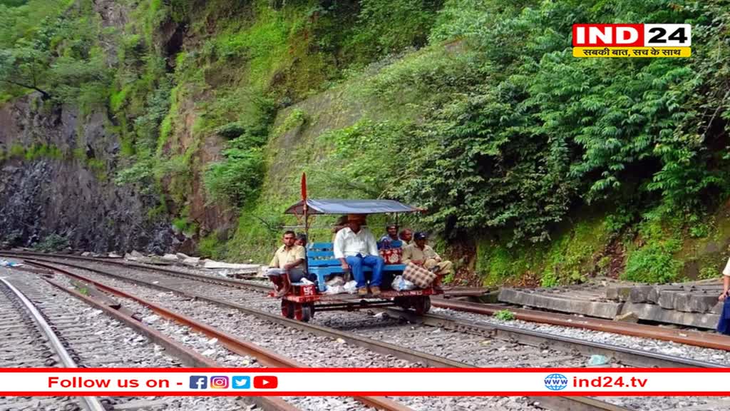 पटरी पर रखे बड़े पत्थर से टकराया पैसेंजर ट्रेन का इंजन, टल गया बड़ा हादसा