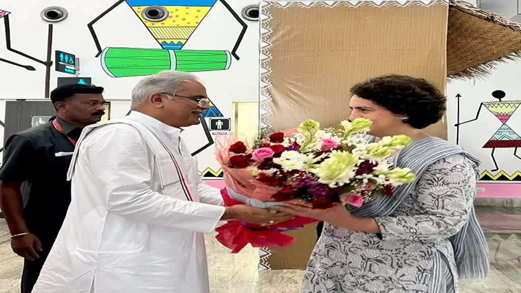 CG NEWS : प्रियंका गांधी रायपुर पहुंची, सीएम भूपेश बघेल समेत कई मंत्रियों ने किया स्वागत 