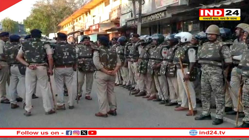 होली और जुमे की नमाज को लेकर एक्शन मोड में पुलिस, निकाला फ्लैग मार्च, लोगों से की गई ये अपील