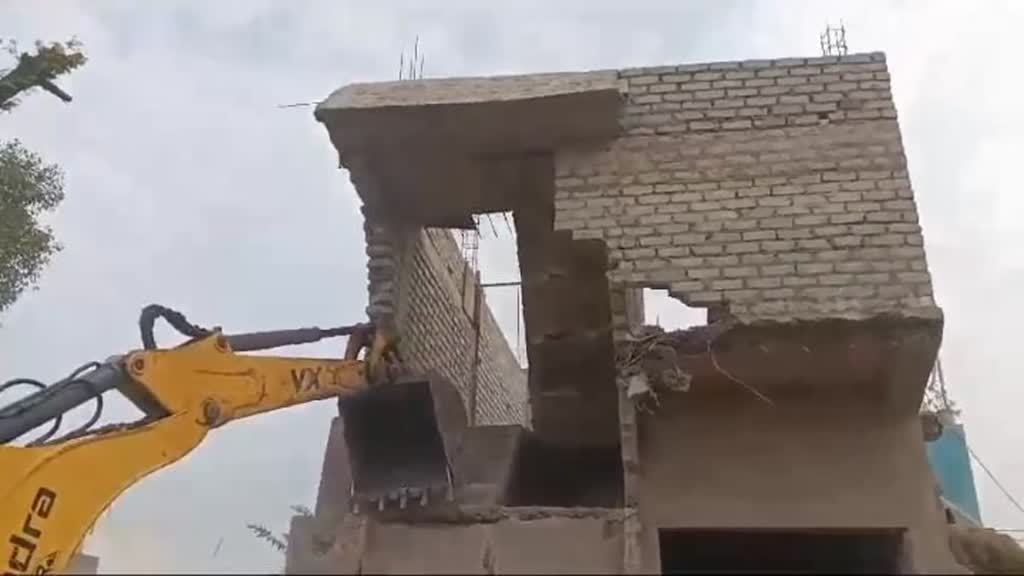 CG NEWS :  बेटे की मौत के बाद छलका पिता का दर्द, हत्या के आरोपियों के अवैध कब्जे पर चला Bulldozer....