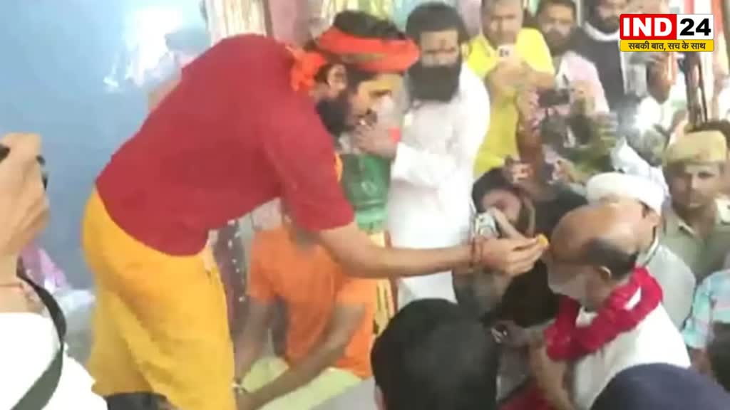 हनुमान गढ़ी और रामलला के सामने सुपरस्टार रजनीकांत ने टेका माथा, बोले - “मैं बहुत भाग्यशाली हूं”