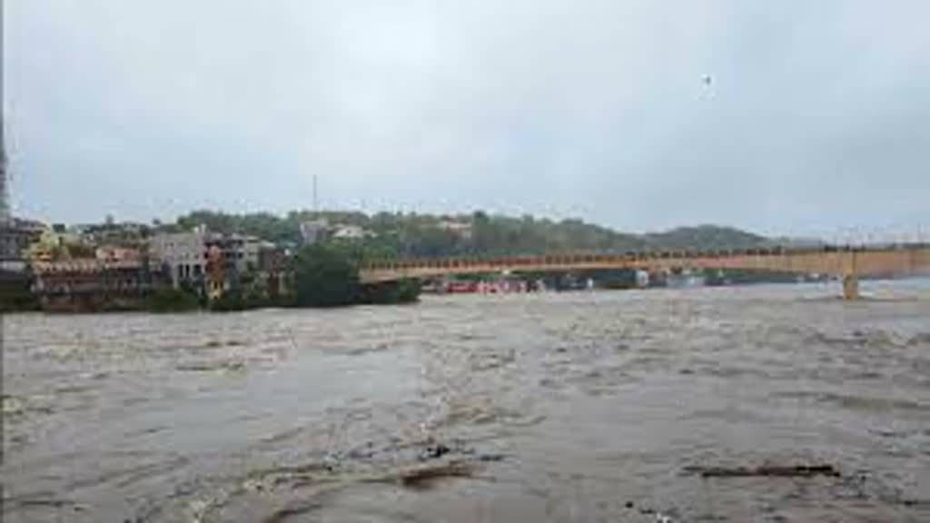 एमपी के बड़े हिस्से में जन-जीवन अस्त-व्यस्त, रविवार को भी पूरे प्रदेश में बारिश की आशंका