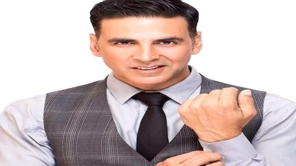 अक्षय कुमार, फरहान अख्तर समेत फिल्मी हस्तियों ने किया मतदान