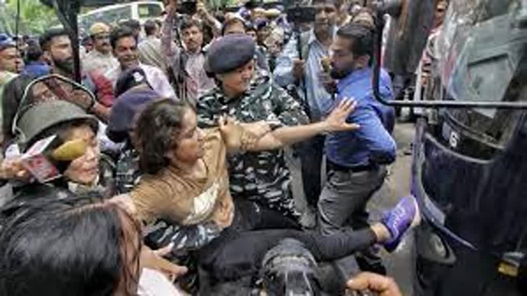 पहलवानों के खिलाफ पुलिस की कार्रवाई से विपक्ष नाराज, राहुल गांधी ने उठाए सवाल