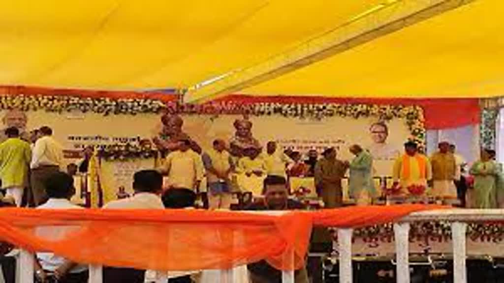  मुख्यमंत्री शिवराज सिंह चौहान बोले- मदन महल में रानी दुर्गावती का स्मारक 100 करोड़ से बनेगा