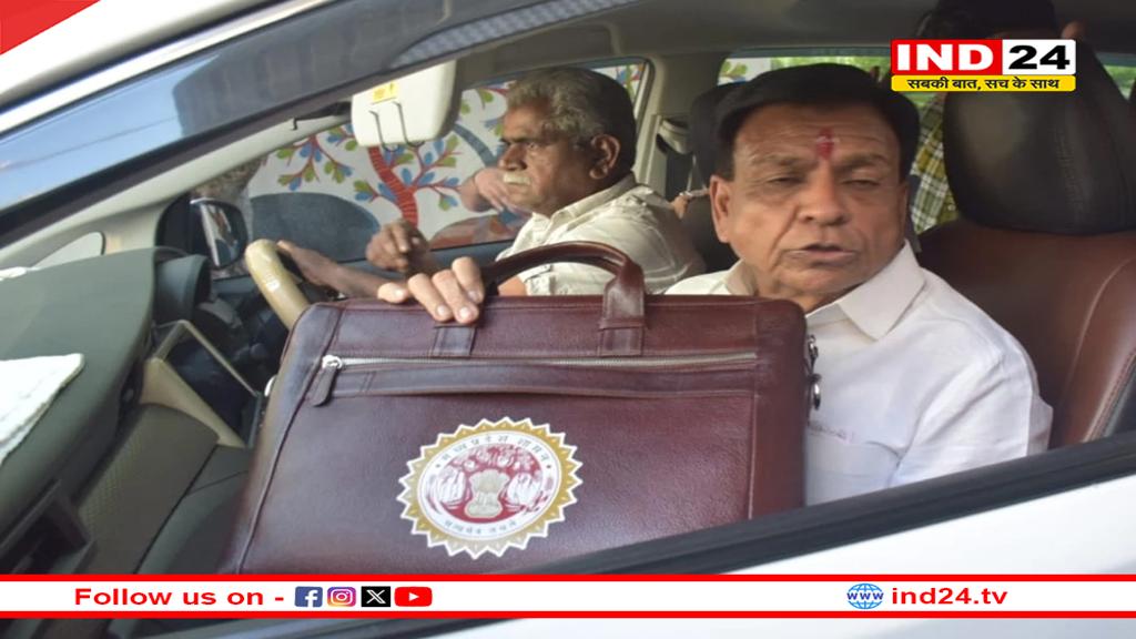 वित्तमंत्री जगदीश देवड़ा पहुंचे विधानसभा, कुछ ही देर में पेश करेंगे मध्यप्रदेश का बजट