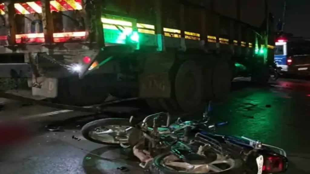 CG News : रायपुर में दर्दनाक हादसा, खड़ी ट्रक से टकराई तेज रफ्तार बाइक, सवार दो युवकों की मौत 