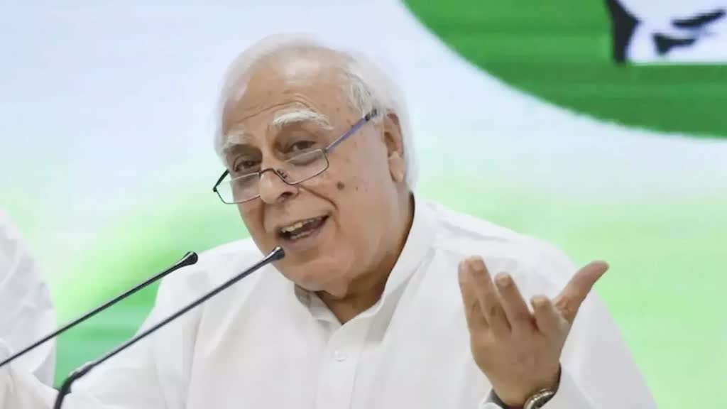 कपिल सिब्बल ने साधा पीएम मोदी पर निशाना, बोले - भगवा, हिंसक और असहिष्णु नहीं बनाएंगे नया भारत