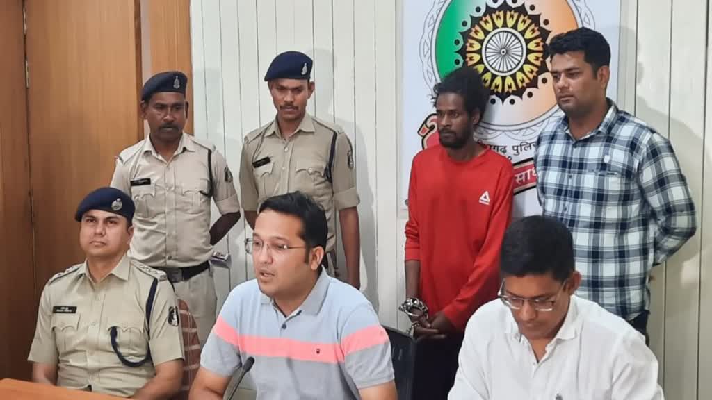 CG News :  चोरियों का खुलासा  RTO अधिकारी के घर की लाखों के जेवर और नगदी की चोरी, खरीदा घर, नकली समझ कर फेंक दिए जेवरात....