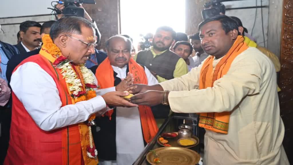CG NEWS : सीएम विष्णु देव साय शपथ लेने से पहले जगन्नाथ मंदिर दर्शन करने पहुंचे , प्रदेश की सुख- समृद्धि की कामना......