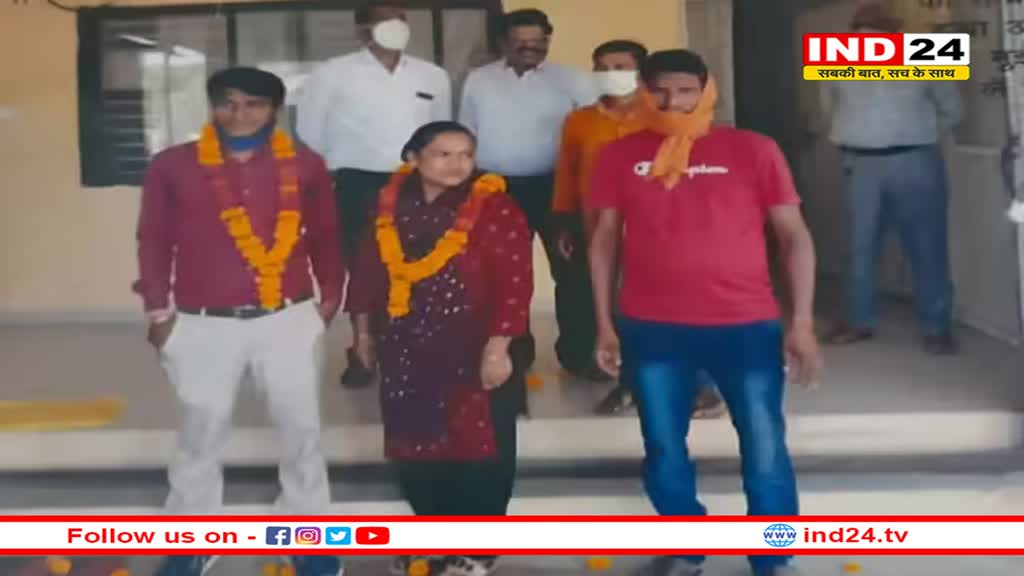 Madhya Pradesh के देवास जिलें में महिला ने मजदूरी कर पति को पढ़ाया, अफसर बनते ही कर ली दूसरी शादी 