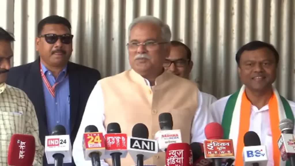 CG NEWS : छत्तीसगढ़ में दीपावली पर सीएम बघेल ने की बड़ी घोषणा, “छत्तीसगढ़ गृह लक्ष्मी योजना” के तहत 15000 रुपए प्रतिवर्ष सीधे उनके खाते में दिए जाएँगे।