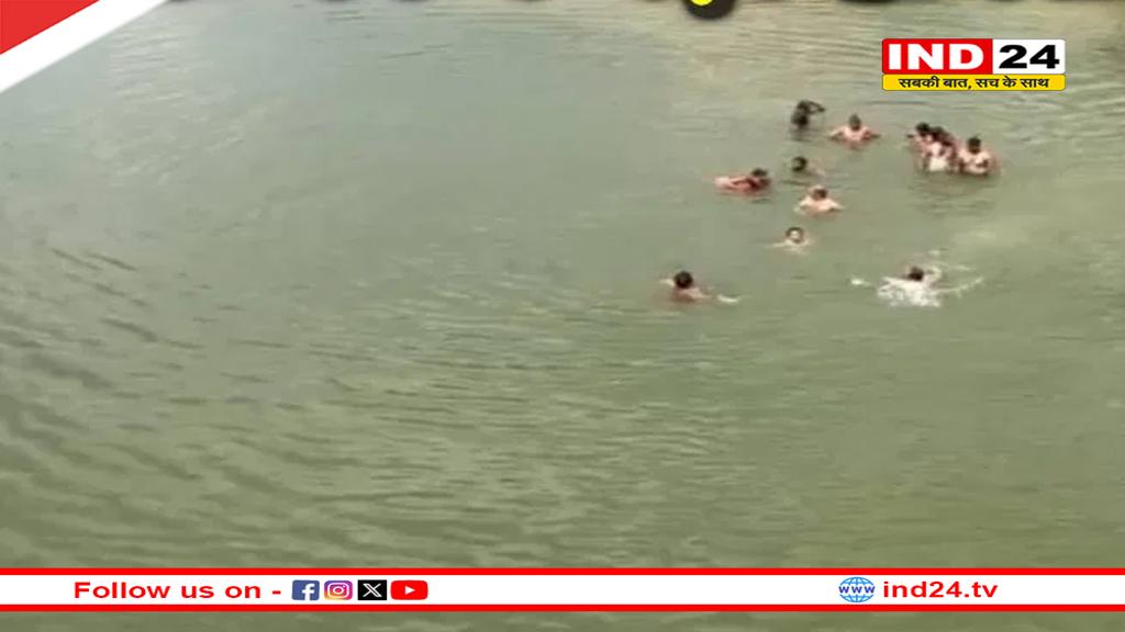उज्जैन में मूर्ति विसर्जन के दौरान बड़ा हादसा, नदी में गिरा ट्रैक्टर, 10 से ज्यादा लोग थे सवार