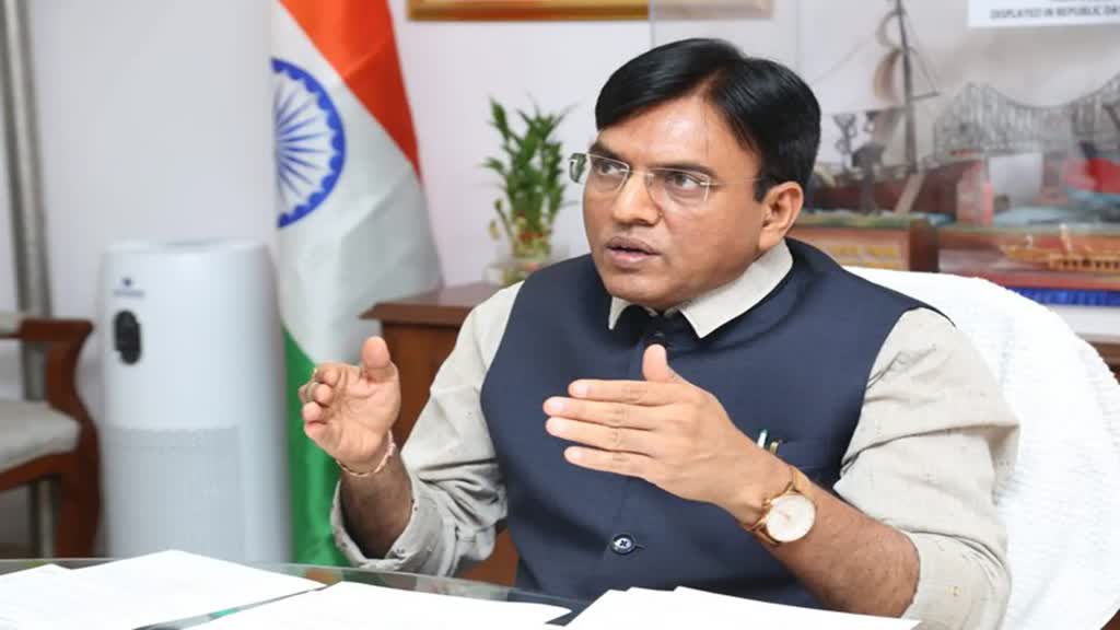 COVID-19: कोरोना को लेकर स्वास्थ्य मंत्री मनसुख मंडाविया ने कहा, मास्क पहनें और सोशल डिस्टेंसिंग का पालन करें