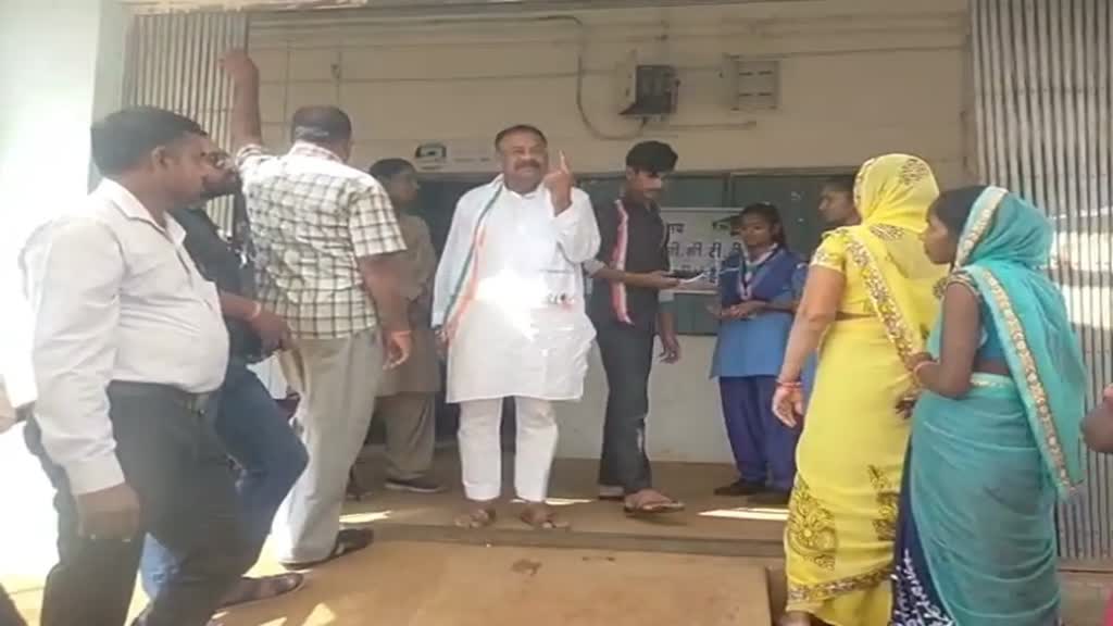 CG NEWS :  मतदाताओं में उत्साह,जवान से लेकर बुजर्ग तक पहुंचे मतदान केंद्र, सुबह से ही रही केंद्रों पर भारी भीड़.....