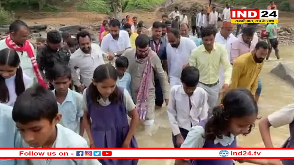 नदी पार कर समस्याएं सुनने पहुंचे सांसद विवेक बंटी साहू, जिले के अंतिम गांव में रात को लगाई चौपाल