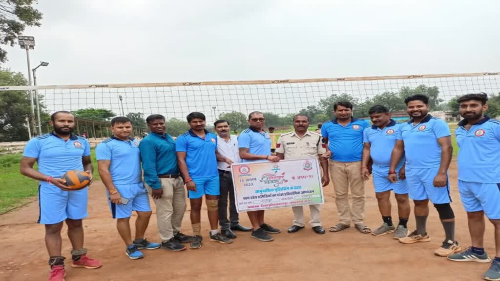 CG NEWS :  गोल्डन बुक ऑफ वर्ल्ड रिकॉर्ड में दर्ज हुआ बलरामपुर, पहली बार एक साथ 300 से अधिक गांव में खेला गया वॉलीबॉल