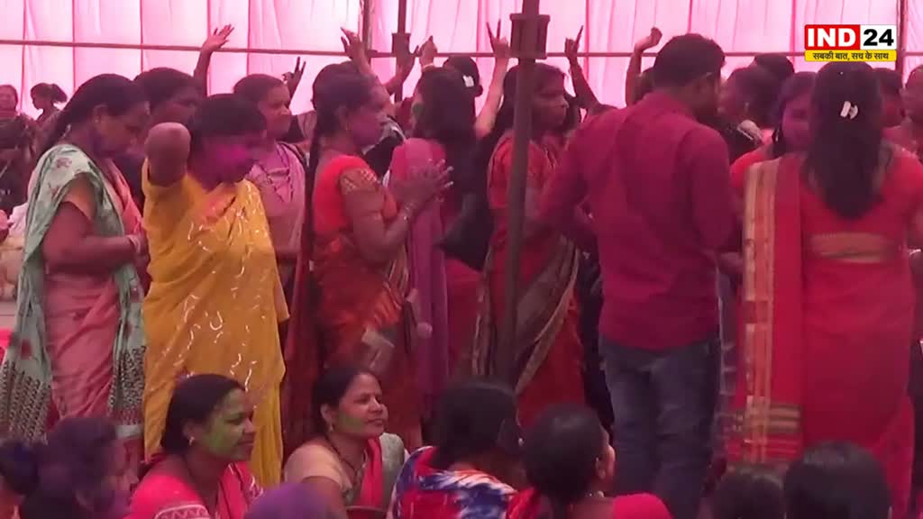 CG BUDGET : बजट में मुख्यमंत्री की घोषणा के बाद धरना स्थल पर आंगनबाड़ी कार्यकर्ताओं ने मनाया जश्न, सीएम के लिए कही ये बात