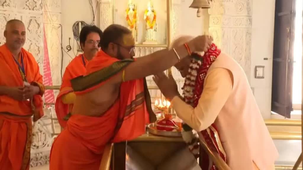 CG NEWS :  पीएम मोदी पहुंचे डोंगरगढ़, मां बम्लेश्वरी मंदिर में किए दर्शन...