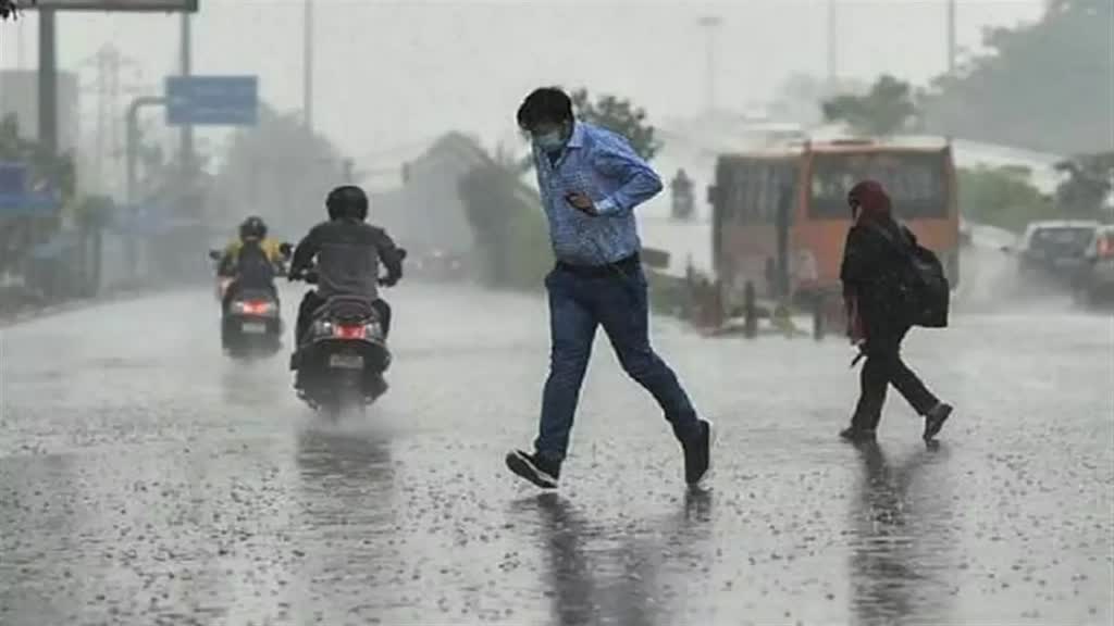 Weather Update: यूपी-राजस्थान में छाए बादल, हिमाचल के शिमला में बारिश के कारण बाढ़ जैसी स्थिति