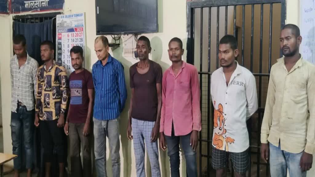 CG NEWS :मंदिर हसौद में चोर की पीट-पीटकर हत्या, नाबालिग समेत 9 गिरफ्तार....