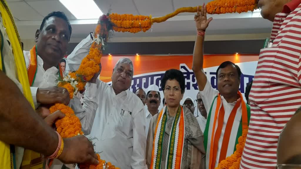 CG NEWS : कांग्रेस राजीव भवन में मनाया गया , विश्व आदिवासी दिवस।