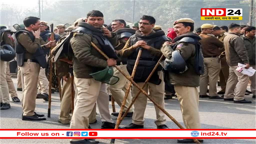 दिल्ली का लाल किला बंद, सिंघु बॉर्डर भी सील, दिल्ली-नोएडा के बीच भीषण जाम में फंसे कई वाहन