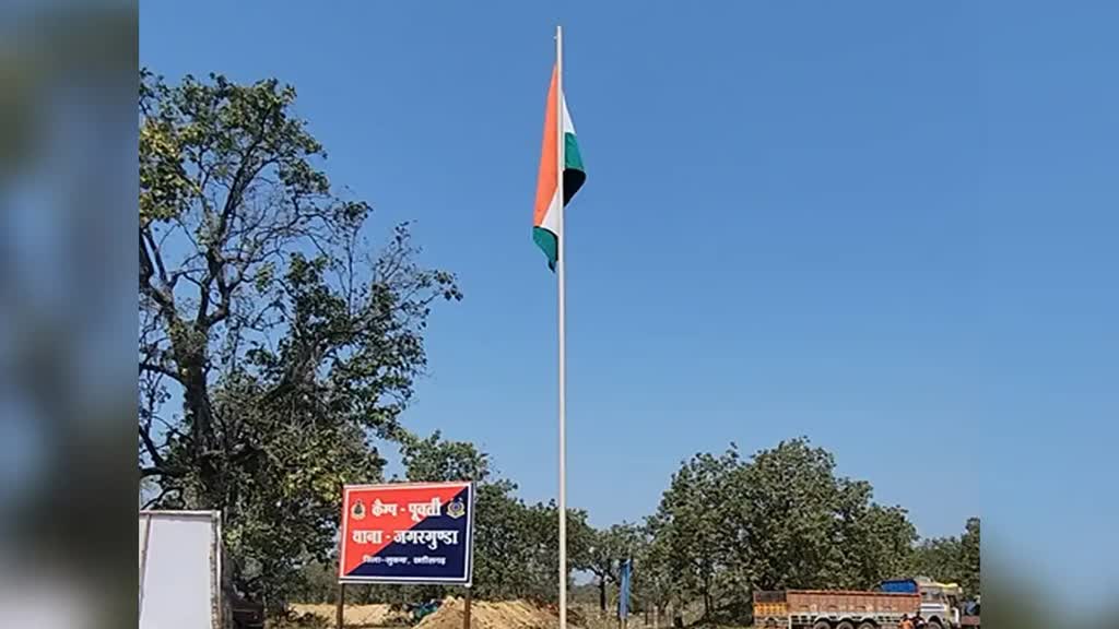 CG NEWS :  छत्तीसगढ़ में नक्सली कमांडर हिड़मा के गांव पर सुरक्षाबलों का कब्जा,पूवर्ती गांव में पहली बार फहराया तिरंगा