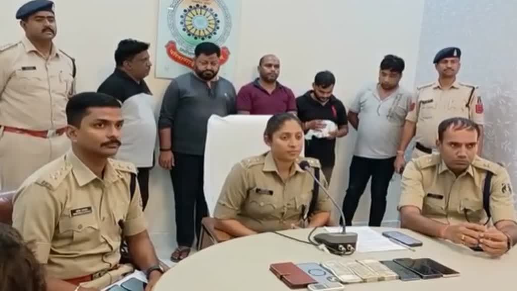 CG News : IPLसट्टा खेल रहे 8 सटोरिया गिरफ्तार, 6 मोबाइल फोन सहित लाखों रुपये बरामद....
