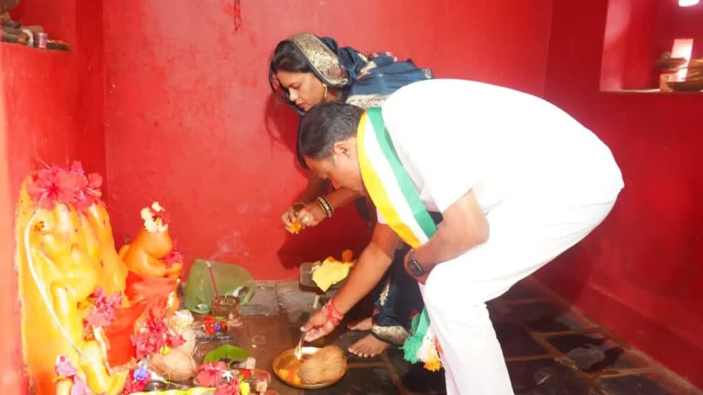 CG NEWS :  विधानसभा प्रत्याशी बैज ने हनुमान मंदिर पहुंचकर की पूजा-अर्चना, मतदान केंद्र के लिए हुए रवाना....