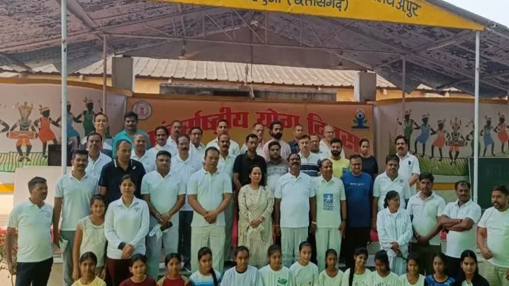 CG News : International Yoga Day 2023 अंतरराष्ट्रीय योग दिवस में खाद्य मंत्री हुए शामिल, सभी को दी बधाई...