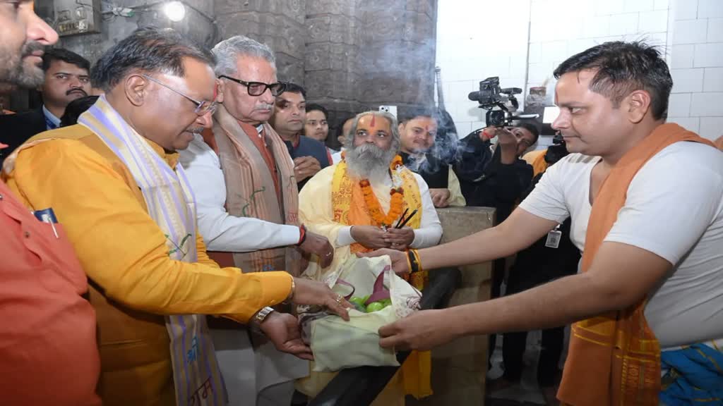 CG NEWS : रामलला प्राण प्रतिष्ठा के अवसर पर मुख्यमंत्री  विष्णु देव साय ने शिवरीनारायण स्थित भगवान नर नारायण मंदिर में किया दर्शन